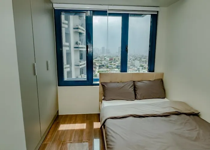 Aparthotel Modern 2br Makati With Fast Wifi And Netflix 4*