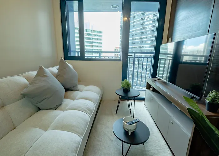 Modern 2br Makati With Fast Wifi And Netflix Aparthotel