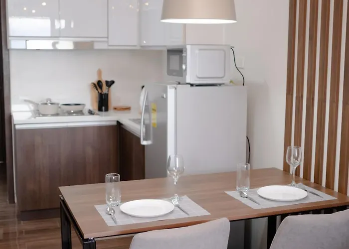 Aparthotel Modern 2br Makati With Fast Wifi And Netflix 4*