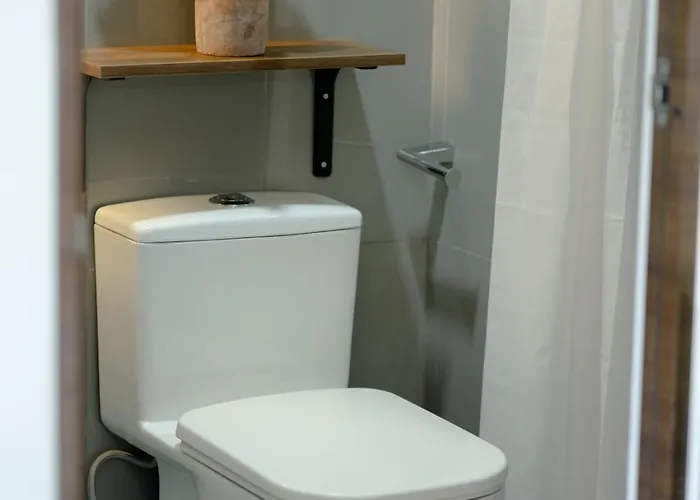 Modern 2br Makati With Fast Wifi And Netflix